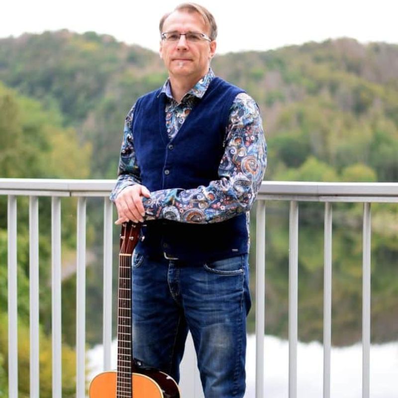 Andreas Thust – Guitar & Voice