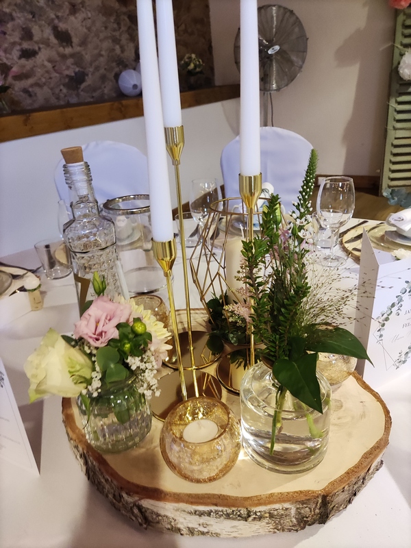 Blumendeko für runde Tische – Ideen, Tipps & Konzept