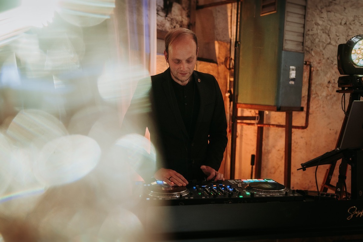 Beitragsbild zu DJ für deinen Geburtstag finden: woran du einen guten DJ erkennst