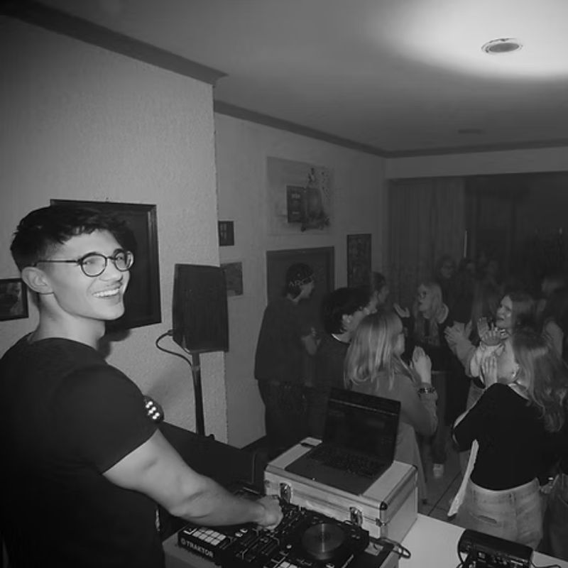 DJ Jona