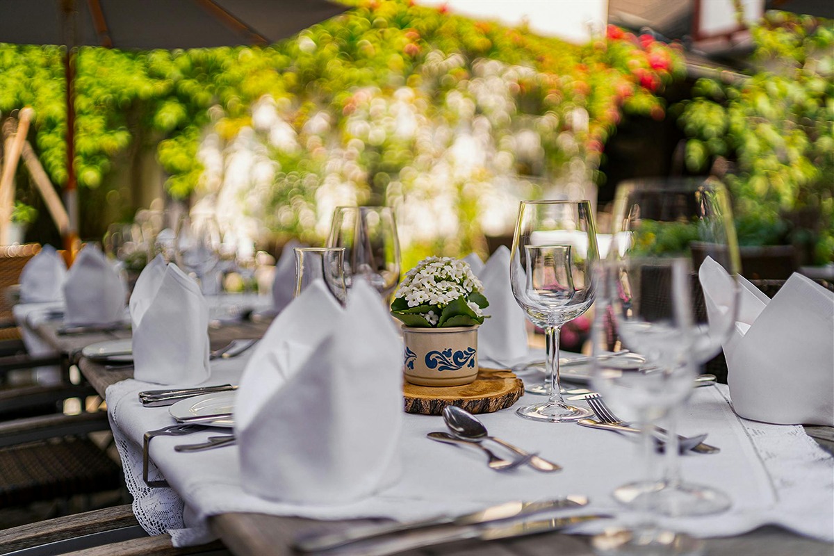 Beitragsbild zum Thema Eventbedarf für Firmenfeier mieten für Firmenfeier und Firmenevent.