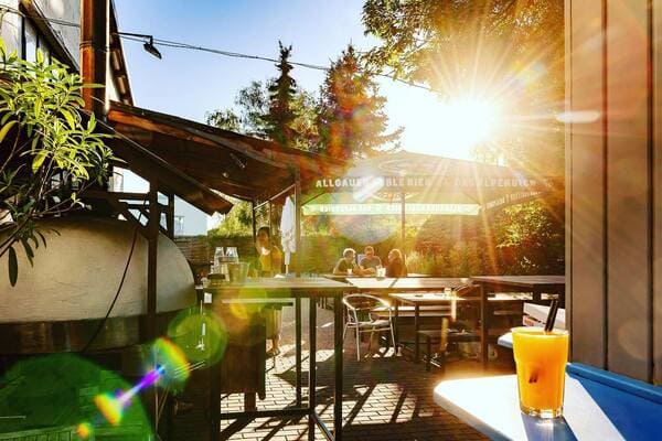 Outdoor Eventlocation in einer malerischen Kulisse unter freiem Himmel