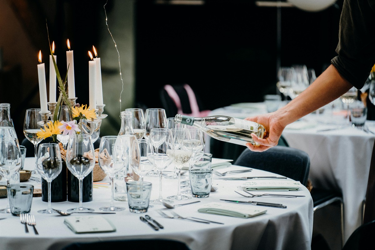 Beitragsbild zum Thema Eventanbieter für Firmenfeiern finden für Firmenfeier und Firmenevent.