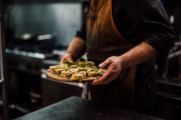 Foodtruck mit frisch zubereiteten Vorspeisen