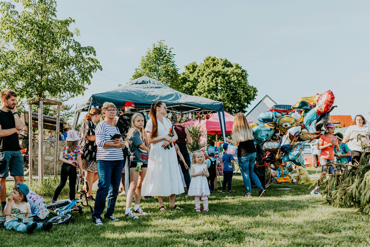 Beitragsbild zum Thema Firmenfeier mit Kindern organisieren für Firmenfeier und Firmenevent.