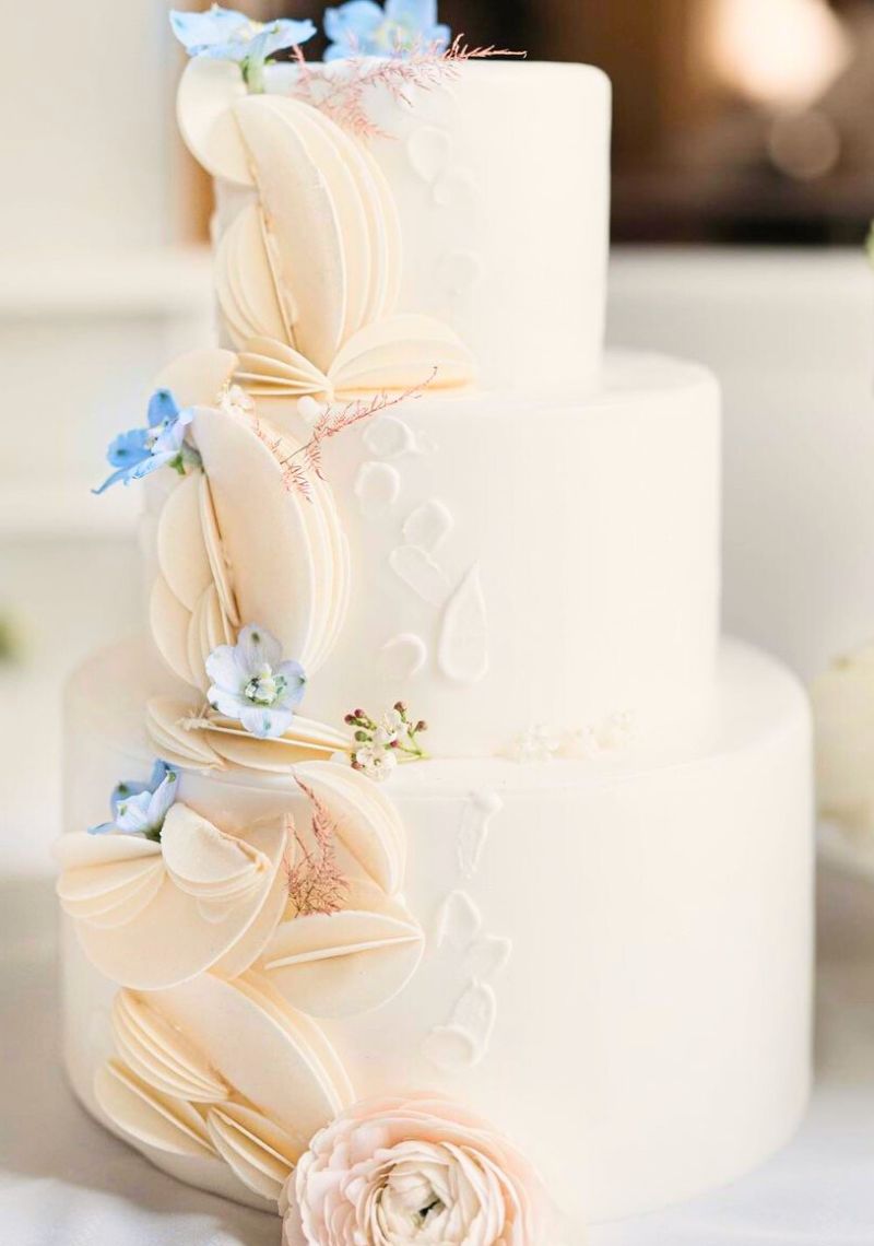Sehr beliebt sind sogenannte “Naked Cakes”, die ohne Fondant auskommen.
