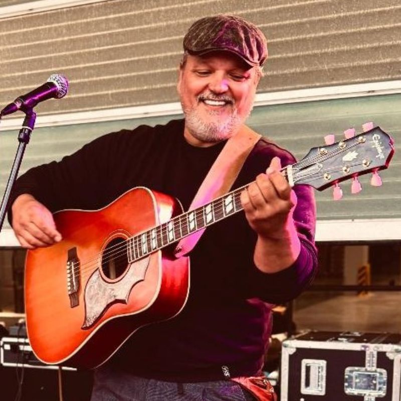 Mike Angelovsky Sänger/Gitarrist