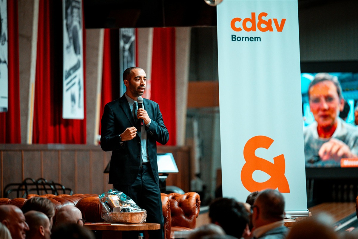 Beitragsbild zum Thema Moderator für Firmenevent buchen für Firmenfeier und Firmenevent.