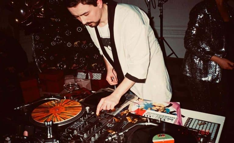 Party planen leicht gemacht - DJ für die Unterhaltung und Musik