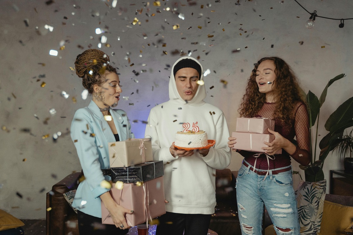 Beitragsbild zu Überraschungsparty zum Geburtstag organisieren: so klappt dein Plan