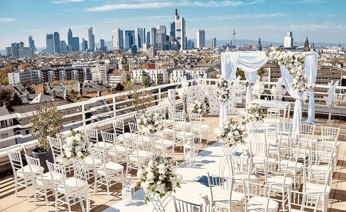 Urbane Hochzeit - Roof Top Wedding mit Blick über die Skyline
