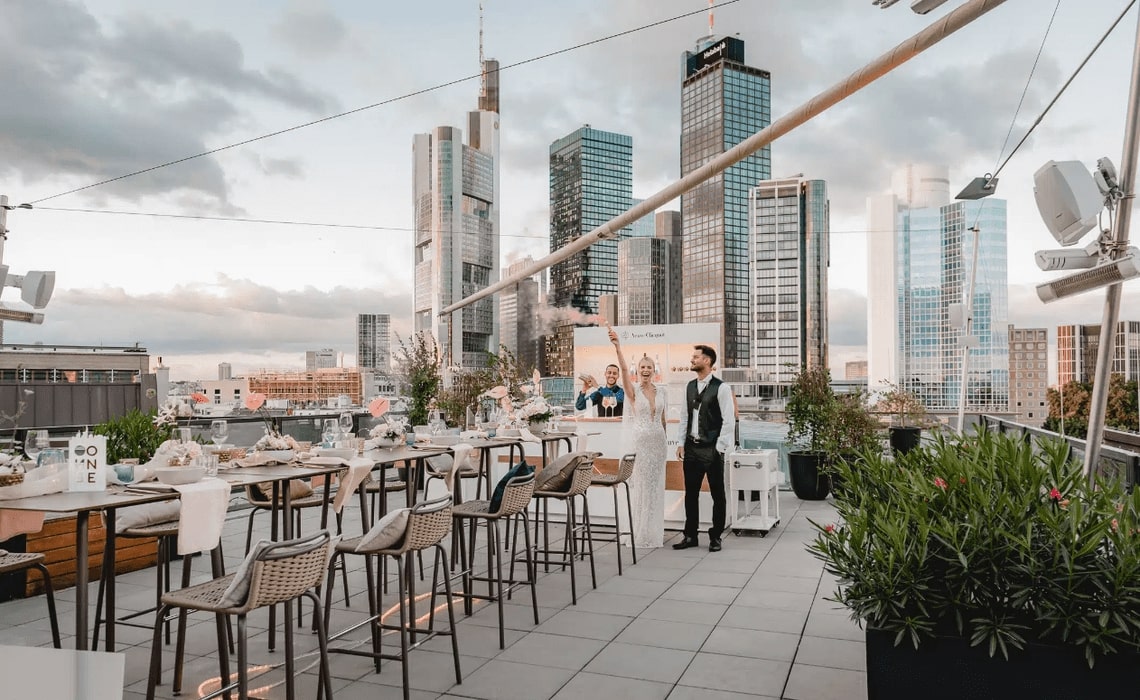 Urbane Hochzeit - Heiraten über den Dächern von Frankfurt